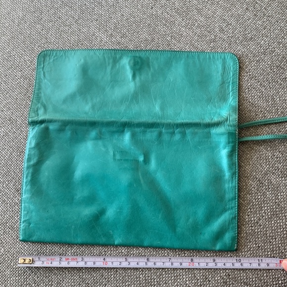 M0851 | Clutch/Wristlet - Picture 6 of 13